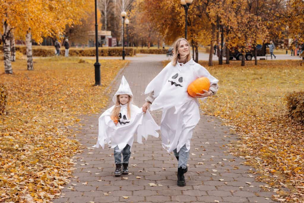 family-in-costumes-celebrate-halloween-mother-and--R79AVBV